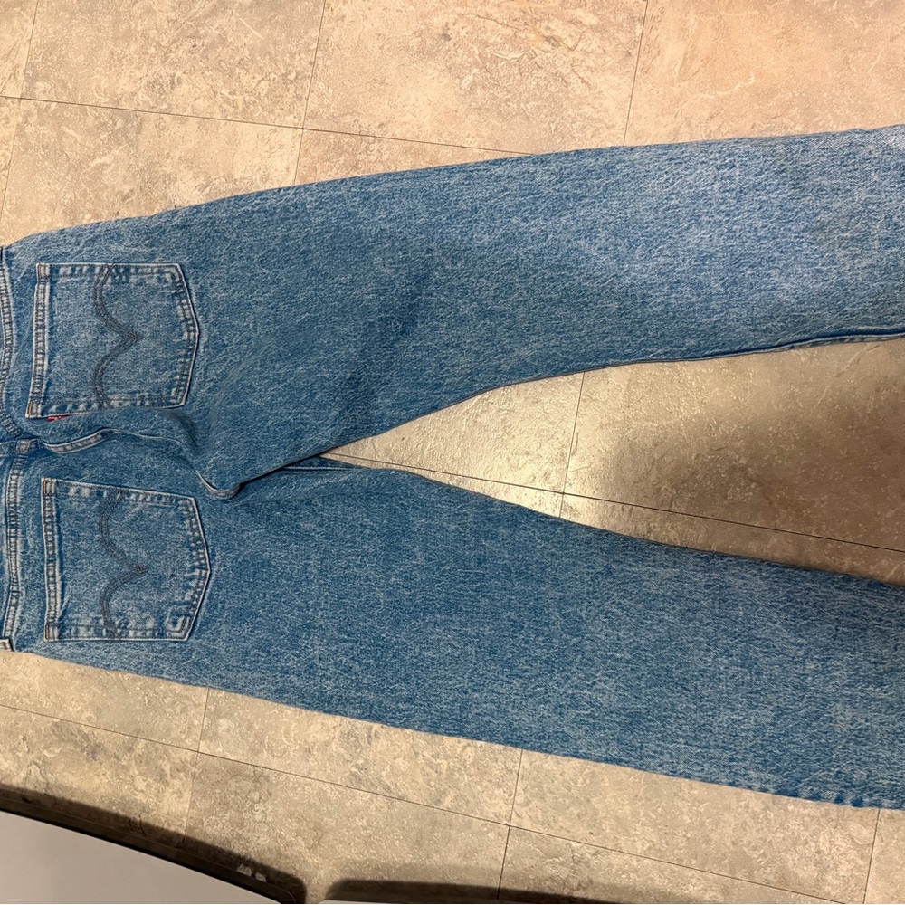 Women’s cropped LEVIS Straight-Leg Jeans Size 29 - NWOT
